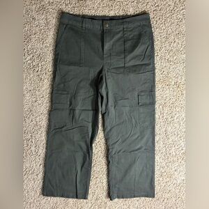 NWOT - Women’s High Rise Dark Green Cargo Pants - XL